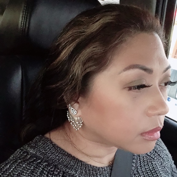 ZARA Double Sided Angel Wing Earring - Picture 2 of 3